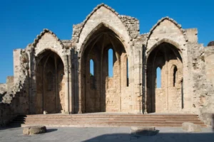 Dogmatismo, chiesa in rovina